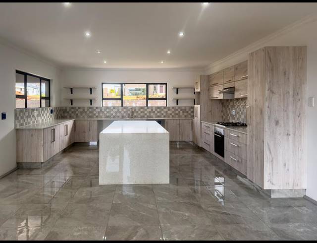 3 BEDROOM HOUSE FOR SALE IN BISHOPSTOWE